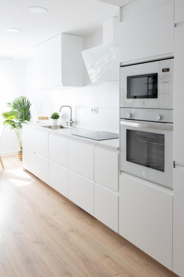 Lujoso Apartamento Entre 2 Playas Con Garaje, Wifi Gijon Exterior photo