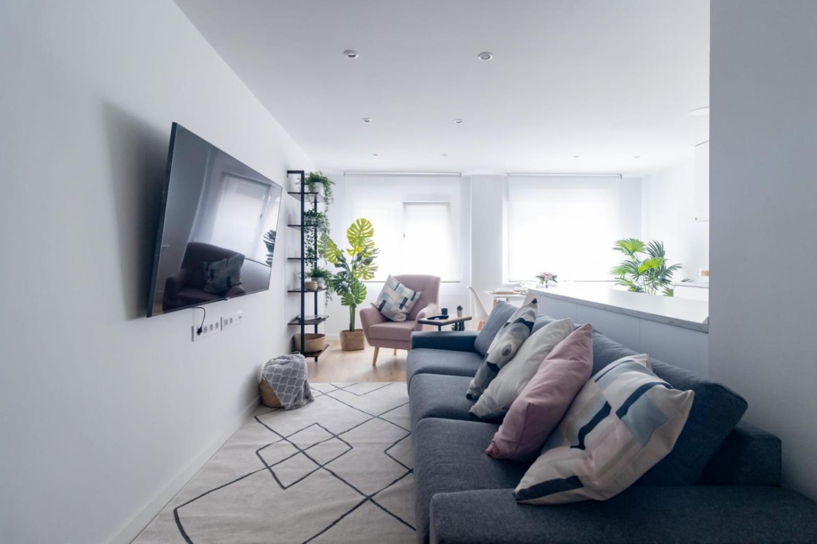 Lujoso Apartamento Entre 2 Playas Con Garaje, Wifi Gijon Exterior photo